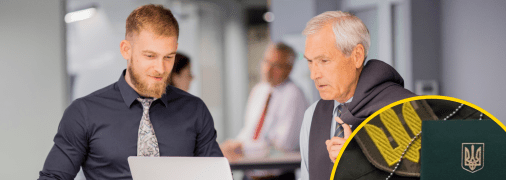 Двое мужчин в офисе и военный билет