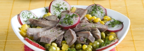 Салат с говяжьим языком и овощами