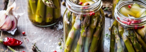 Маринованная спаржа станет постоянным гостем на вашем столе (изображение создано с помощью ИИ)