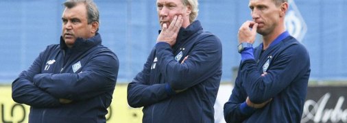 Алексей Михайличенко (по центру)