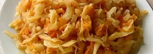 Жареная молодая капуста с беконом