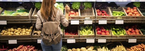 Овочі в супермаркеті