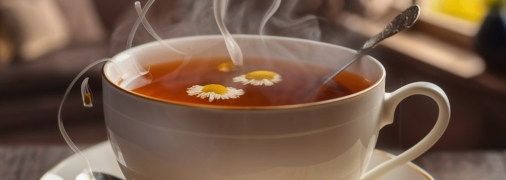 Ромашковый чай не только вкусен, но и полезен (изображение создано с помощью ИИ)
