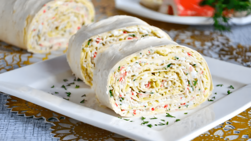 Этот рулет исчезнет со стола за минуту: как приготовить бюджетную закуску (видео)