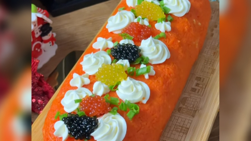 Выглядит роскошно и невероятно вкусно: как приготовить королевскую "Мимозу" с тунцом (видео)