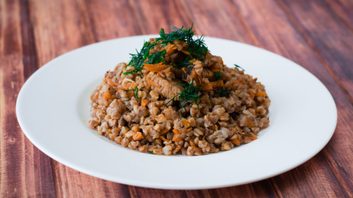 Гречка по-пански с фаршем и овощами: обычная каша с ресторанным вкусом (видео)