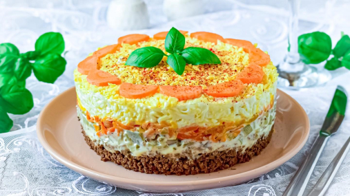 Бюджетно и по-домашнему: салат с куриной печенью за 30 минут (видео)