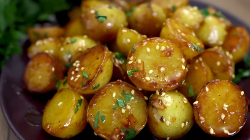 Картофель по-азиатски: простой способ превратить обычный гарнир в яркое блюдо (видео)