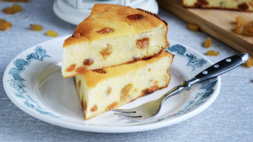 На эту запеканку вы потратите считанные минуты: что приготовить из творога вместо сырников (видео)