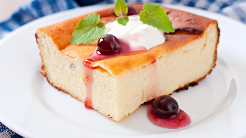 Выходит нежной, как чизкейк: в чем секрет текстуры запеканки (видео)