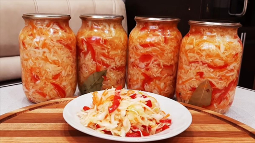 Можно есть уже через сутки: как вкусно замариновать капусту (видео)