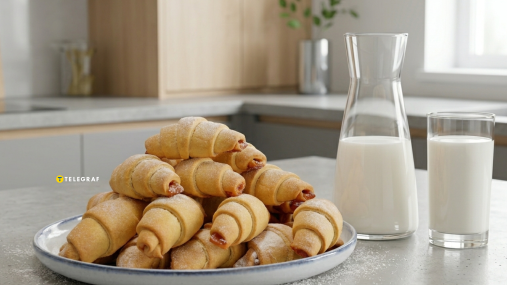 Нежные и вкусные, как в детстве: как приготовить рогалики с повидлом (видео)