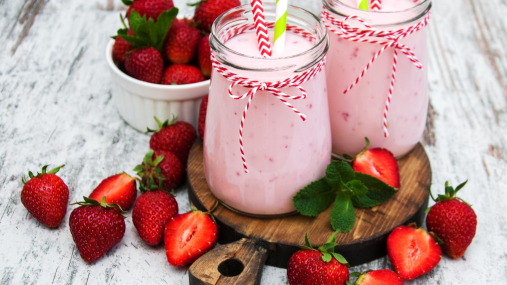 Таким напитком вы удивите гостей: как приготовить коктейль с зефиром (видео)