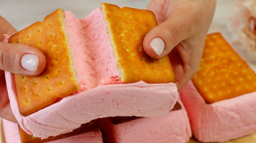 Три ингредиента — и магия в тарелке: десерт в стиле "Птичьего молока" (видео)