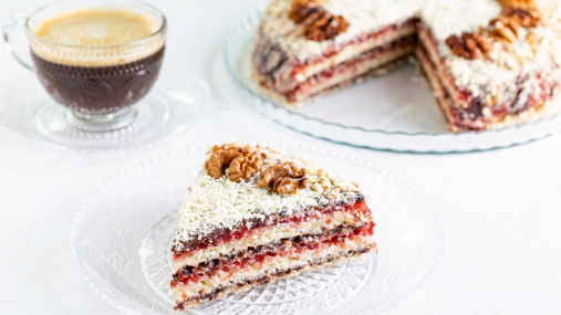 Вафельный торт станет еще вкуснее: что к нему добавить (видео)