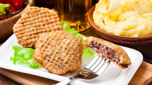 Накормите всю семью: такие мясные бризоли получаются сытными и вкусными (видео)