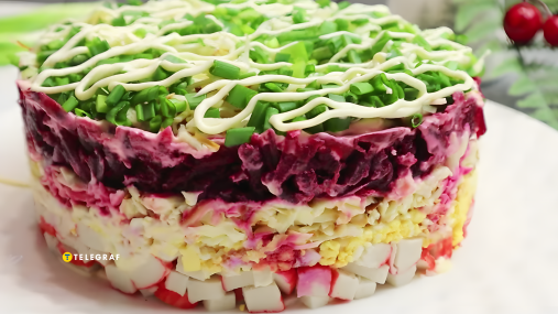 Не "Шуба" и не "Крабовый": рецепт праздничного салата "Карнавал" (видео)