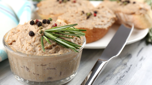 Печень как раз на акции: такой паштет получается не только вкусным, но и эффектным (видео)