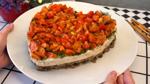 Идеально для романтического ужина: рецепт вкусного салата, который готовится за считанные минуты (видео)