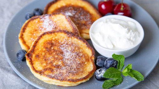 Не игнорируйте этот ингредиент: что добавить в тесто, чтобы оладьи получились пышными (видео)