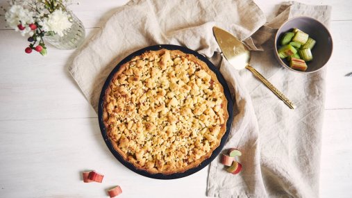 Вкуснее, чем "Шарлотка": рецепт фантастического яблочного пирога за копейки (видео)