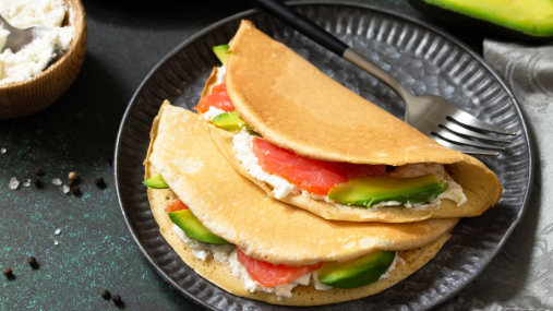 Вкусный и питательный завтрак без мороки: овсяноблин за несколько минут (видео)