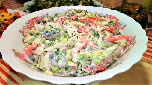 Готовится просто, а вкус необычный: рецепт салата из пекинской капусты по-новому