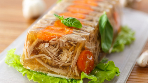 Насыщенный вкус и прозрачный бульон: холодец, который получается всегда (видео)