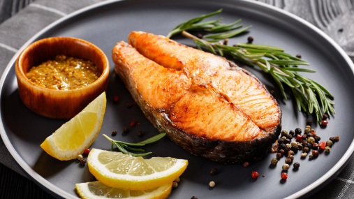 Пока форель на скидке: рецепт сочной рыбы с апельсином и лимоном (видео)