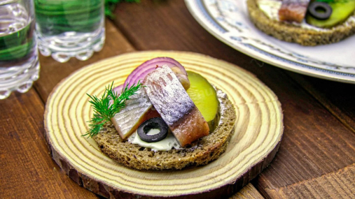 Бутерброды за три минуты: как приготовить вкусную закуску с необычной намазкой (видео)