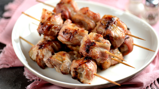 Еще одна идея маринада для шашлыка: зачем замачивать мясо в кока-коле (видео)