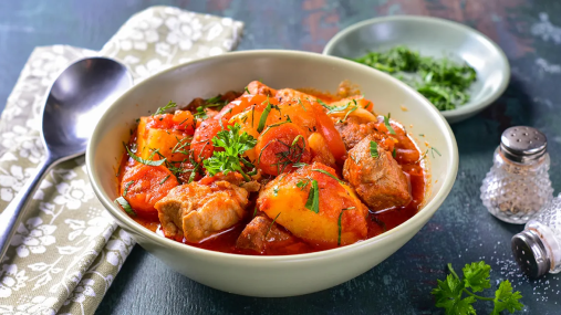 И гарнир, и основное блюдо: универсальное рагу для ежедневного обеда (видео)