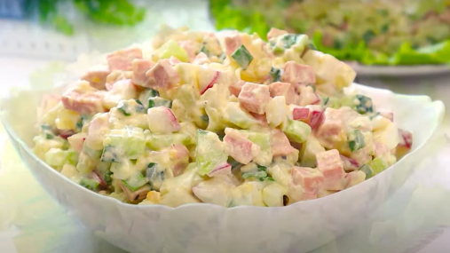 Оливье по-новому: добавьте этот ингредиент и привычный салат превратится в изысканное блюдо (видео)