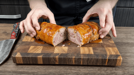 Мясной деликатес из простых ингредиентов: эта закуска обязательно должна быть в холодильнике (видео)