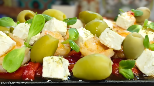 Затмит даже "Шубу": готовим изысканный салат на Новый год за считанные минуты (видео)