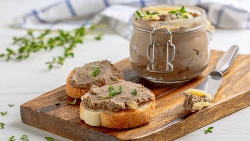 Вкуснее мясного: простой паштет из грибов и фасоли за несколько минут (видео)