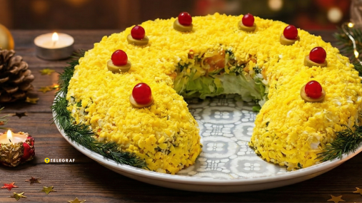 Салат "Золотая подкова": легкое и яркое блюдо на новогодний стол (видео)