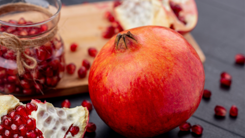 Легко и чисто: два проверенных лайфхака, чтобы быстро почистить гранат (видео)