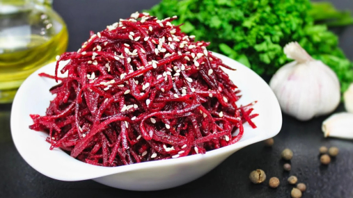 Не капустой единой: как вкусно замариновать свеклу (видео)