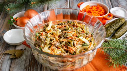 Салат с куриной печенью: вкуснятина для всей семьи за минимальные деньги (видео)