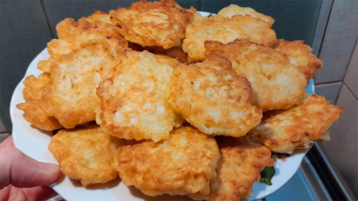 Бюджетное блюдо, что удивляет с первого кусочка: луковые котлеты без мяса (видео)