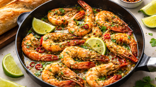 Креветки в "Сильпо" подешевели почти на 200 грн: пожарьте их в вине с чили (видео)