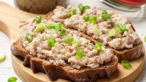 Можно есть хоть каждый день: рецепт форшмака по-одесски с яблоком и маслом (видео)