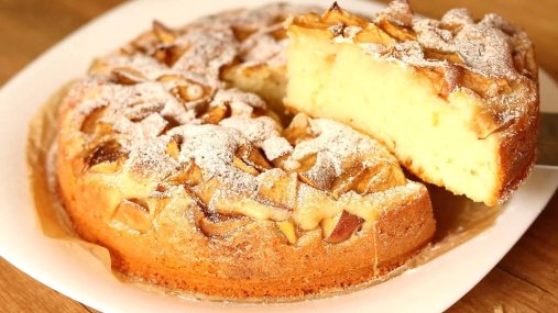 Готовим "Шарлотку" за 15 минут: фантастически нежный пирог (видео)