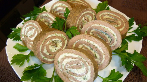 Мягкий, ароматный и сытный: рулет из печени без лишней мороки (видео)
