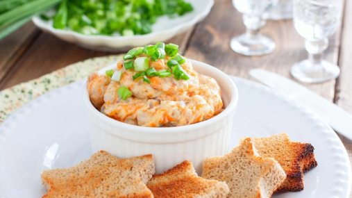 Потрясающая намазка за копейки: готовим вкусные бутерброды за 5 минут (видео)