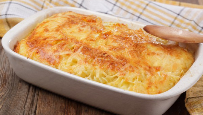 Картофельная запеканка с луком и сыром