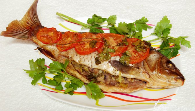 Карп, запеченный с грибами