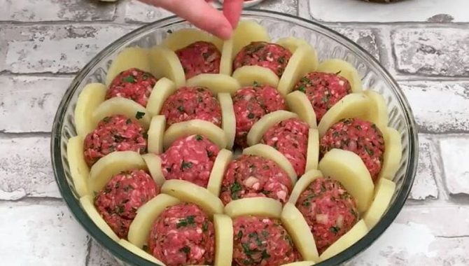 Фрикадельки в сотах з бешамель