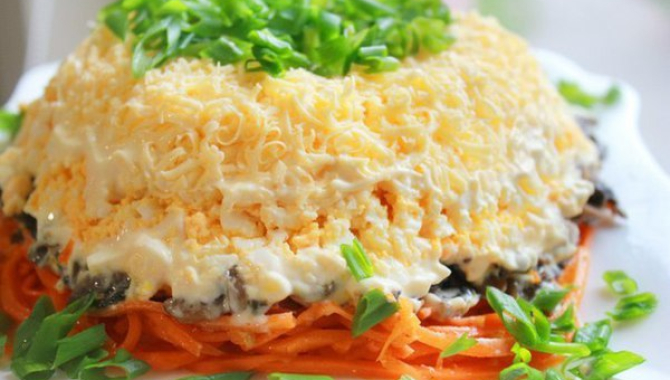 Салат из куриной печени и корейской моркови на Новый год